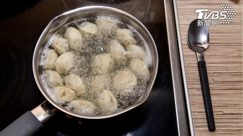 他煮水餃慘變鮮肉麵疙瘩！內行人點出失敗關鍵，網友加碼曝隱藏吃法