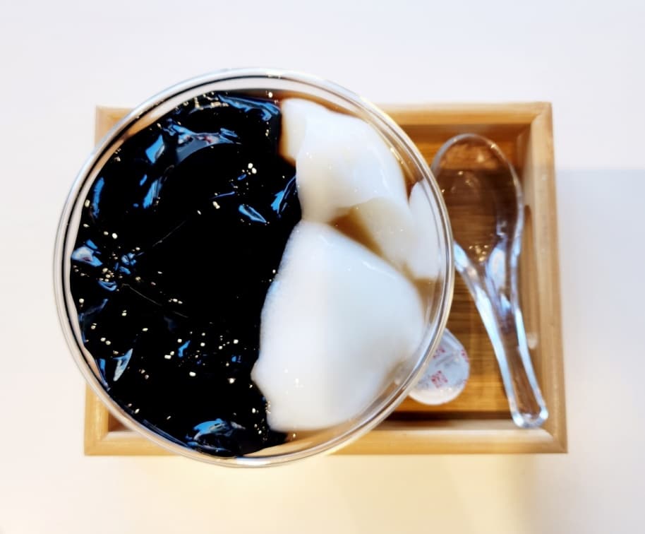 【獨家】嫩仙草買一送一！高雄手作仙草名店進軍台中，必加大甲芋泥球