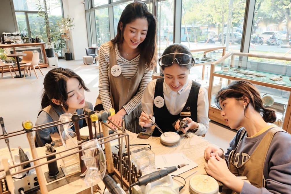送價值7000元禮物組!「草山金工」體驗銀戒DIY,還能吃獨家「清酒香梨聖代」(中獎名單公布) 送價值7000元禮物組!「草山金工」體驗銀戒DIY,還能吃獨家「清酒香梨聖代」(中獎名單公布)