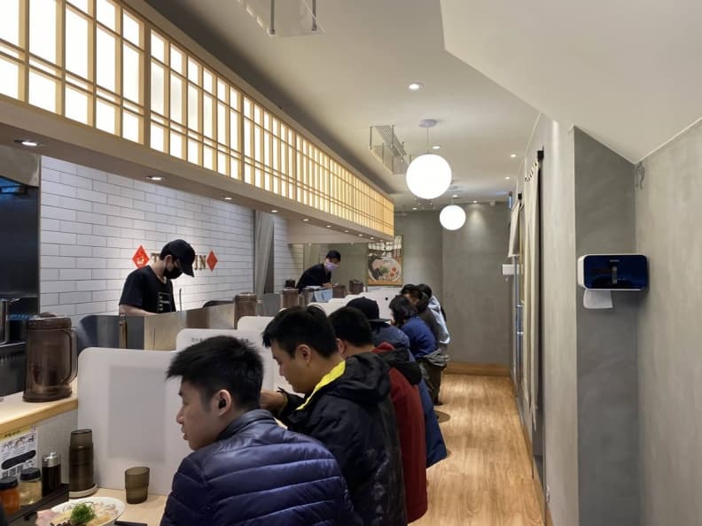 店內的位置不多。（圖片來源：十六行跡）