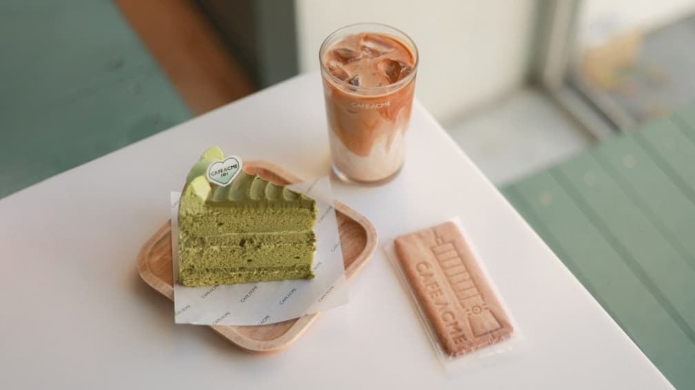 美景配甜點太愜意。（圖片來源：CAFE ACME）