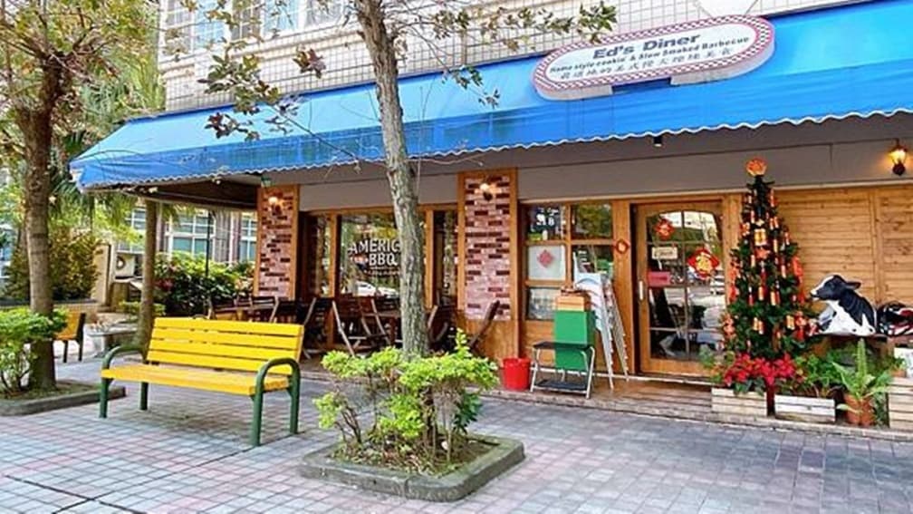 店內裝潢採用紅磚牆設計。（圖片來源：蛋寶趴趴go）