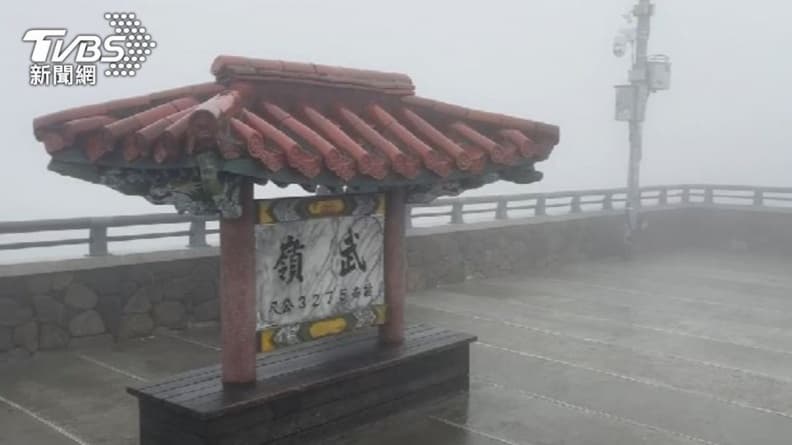 今年「初雪」出現了!武嶺下冰霰、玉山出霧淞,明起夜寒恐達冷氣團強度 今年「初雪」出現了!武嶺下冰霰、玉山出霧淞,明起夜寒恐達冷氣團強度
