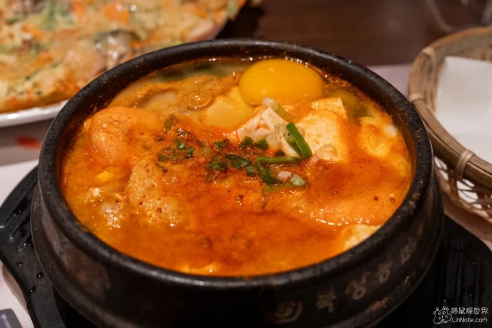 板橋車站美食推薦19家！大遠百千層蛋糕界LV、環球購物中心火鍋吃到飽