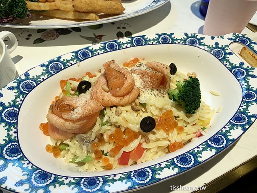 板橋車站美食推薦19家！大遠百千層蛋糕界LV、環球購物中心火鍋吃到飽