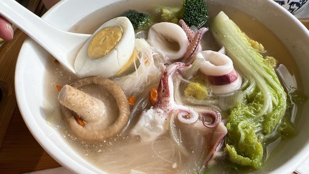 澎湖小卷米粉湯。（圖片來源：Tiss玩味食尚）