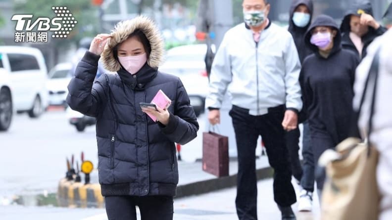 今晚起全台降溫！「這天」迎入冬首波寒流，低溫下探8℃