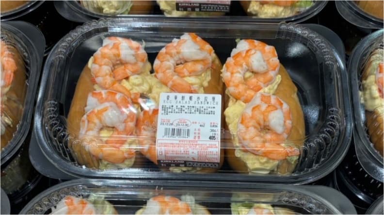 好市多好評新品+1!麵包鋪滿4隻大蝦、蛋沙拉,網友:光看就心動 好市多好評新品+1!麵包鋪滿4隻大蝦、蛋沙拉,網友:光看就心動