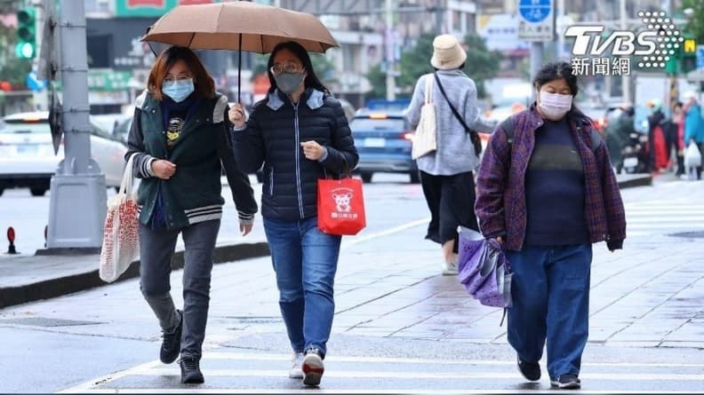 今愈晚愈冷！強烈冷氣團來襲下探10度、小心空汙，週六投票日天氣曝