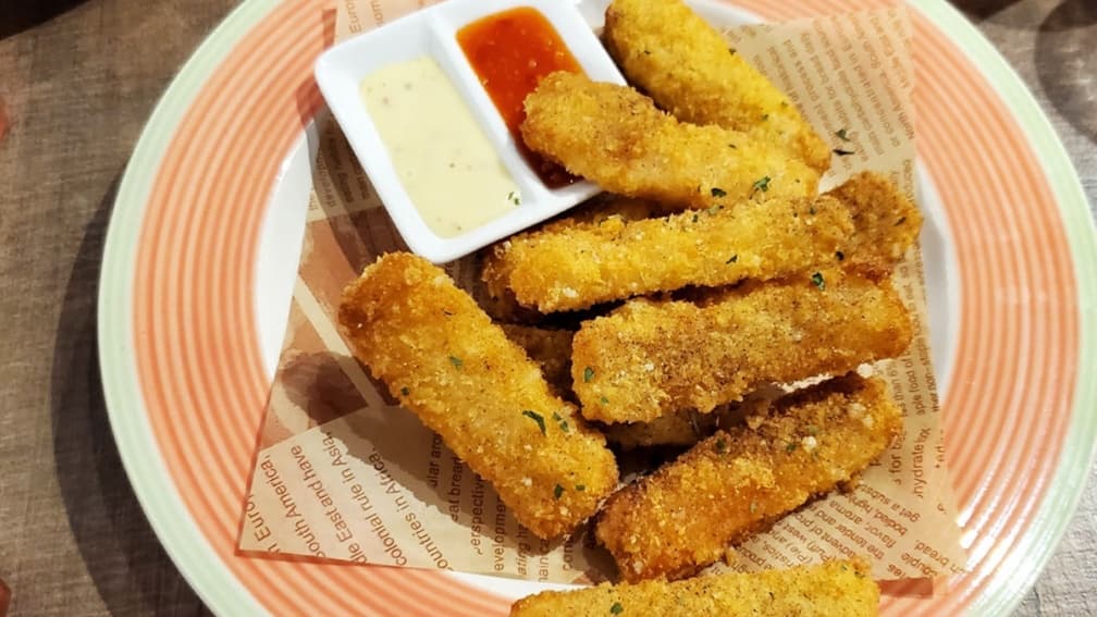 「酥炸魚柳條」分量多，魚肉又軟嫩。（圖片來源： 曼蒂小日子）