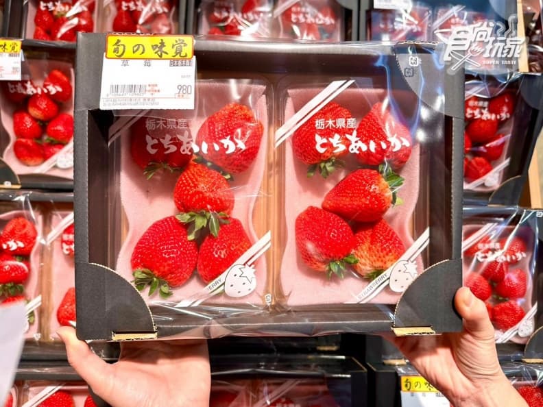 限時抽A5和牛！新北首家「日本LOPIA超市」開了，必買30元厚鮭魚、日本草莓