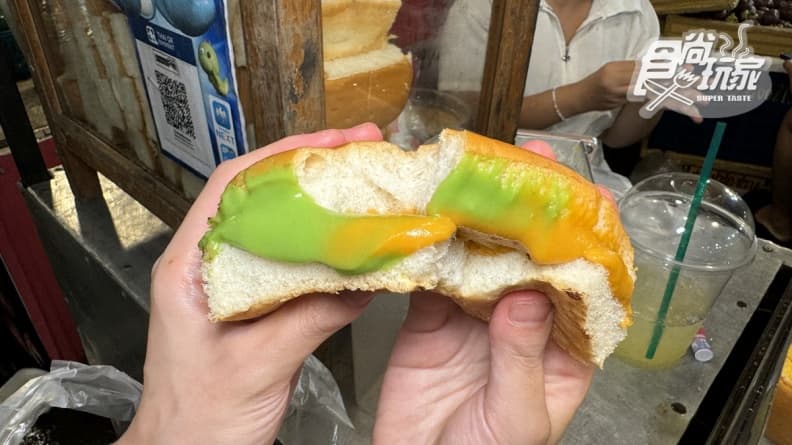 爆漿炭烤麵包也非常推薦。