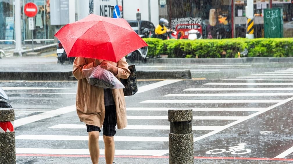 端午連假出遊注意！鋒面滯留全台濕答答，「這２天」防雷雨彈