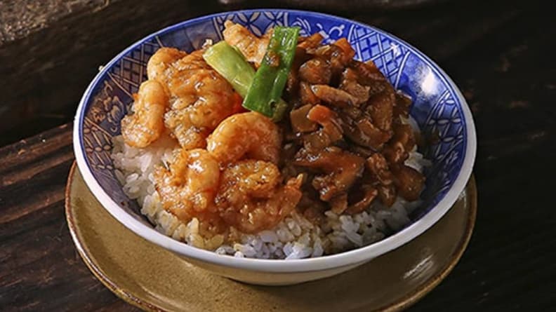 攤開萬客什鍋菜單，有超過50種鍋物。（圖片來源：萬客什鍋）