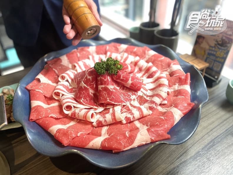 凍豆腐鍋底通通可以無限續加。