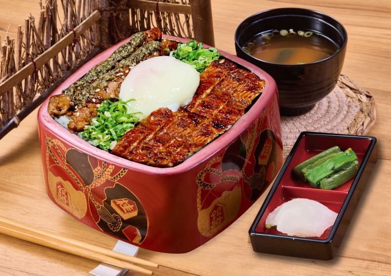 鰻魚口感細嫩，吃起來口感鹹甜交錯。（圖片來源：鰻鰻EXPRESS）