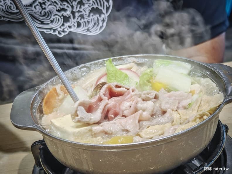 海鮮的鮮味濃郁，讓整鍋的風味更上一層樓。（圖片來源：阿綿吃Fun最大）