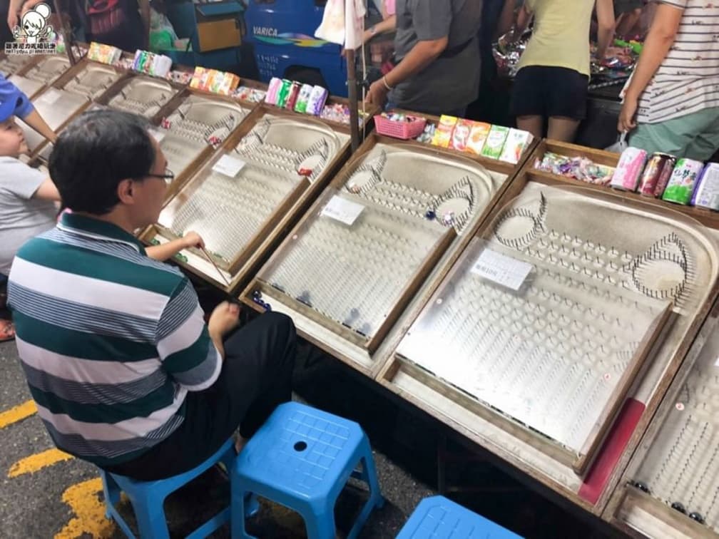 後勁夜市有許多玩樂的地方。（圖片來源：跟著尼力吃喝玩樂）