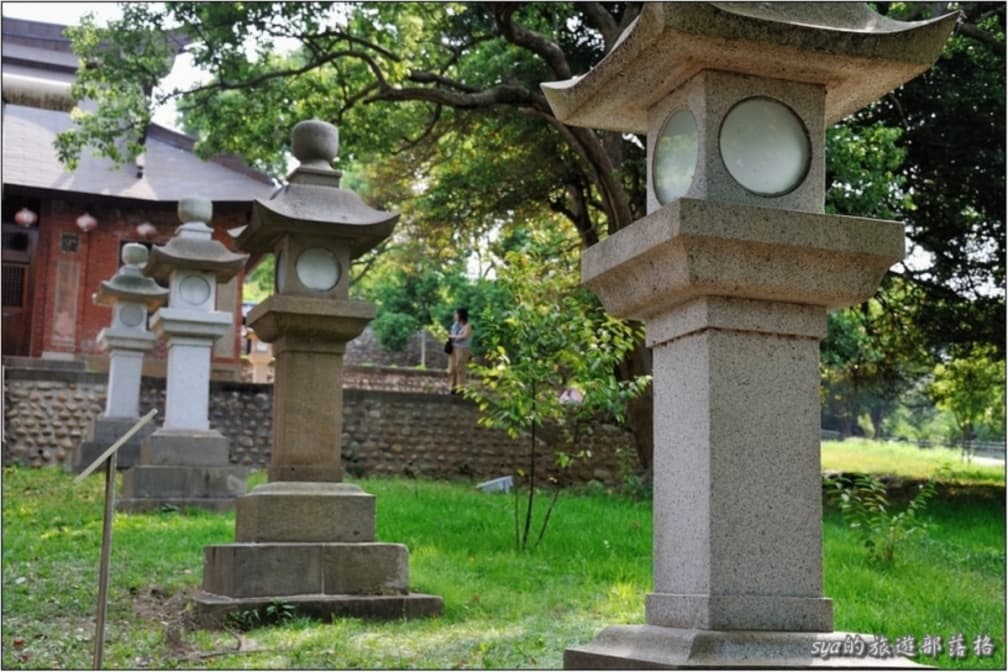 通霄神社的石燈籠。（圖片來源：SYA(賽亞)的旅遊部落格）