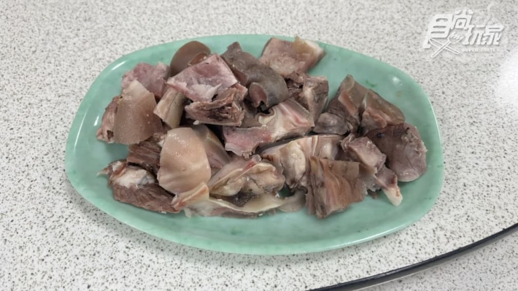 「溪州呂羊肉爐」受到不少在地人喜愛。
