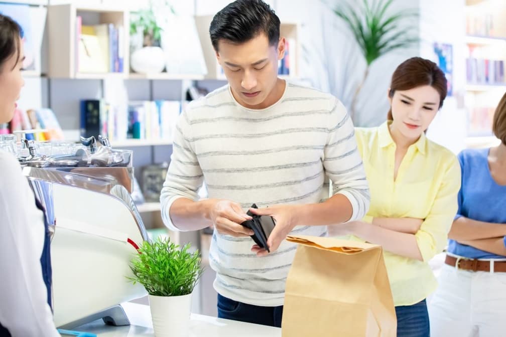 台人赴日買東西,「1行為」遭店員怨沒羞恥心!一票人認同:真的很丟臉 台人赴日買東西,「1行為」遭店員怨沒羞恥心!一票人認同:真的很丟臉