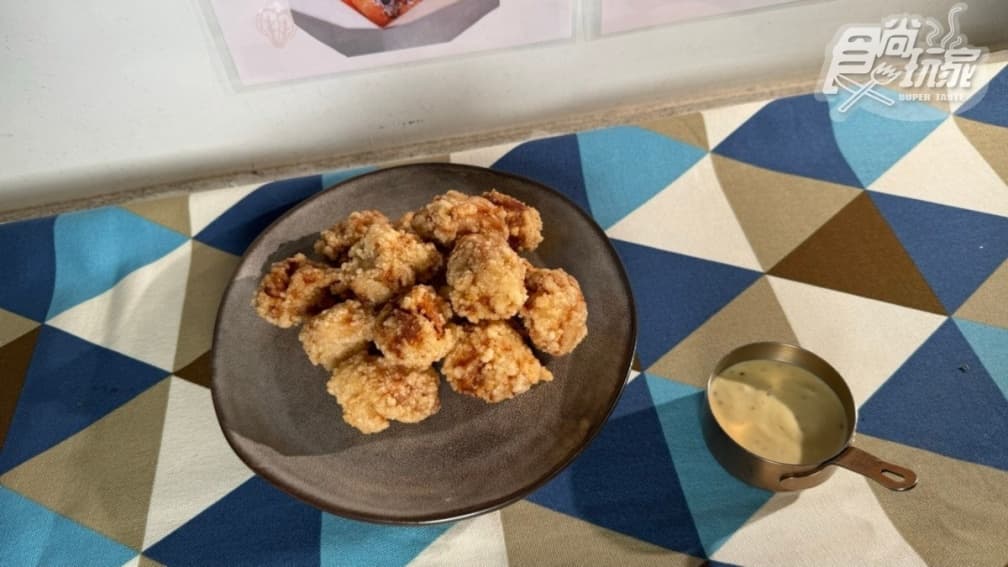 「桔香蜂蜜芥末炸雞」炸得很酥脆，吃起來很唰嘴。