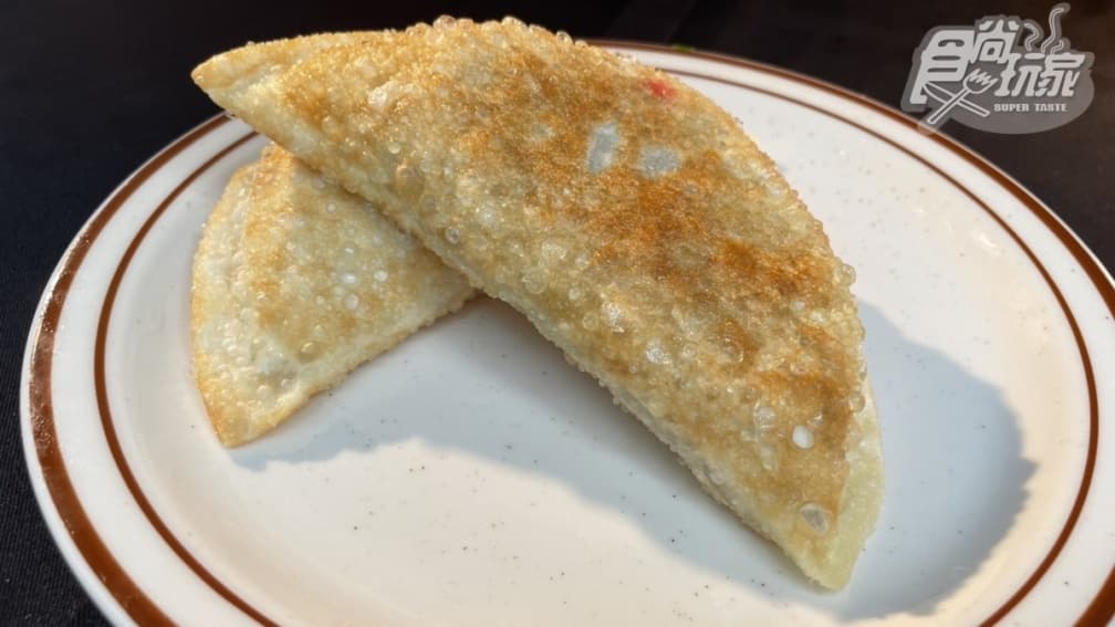 餅皮酥脆不油膩，也不會太厚。