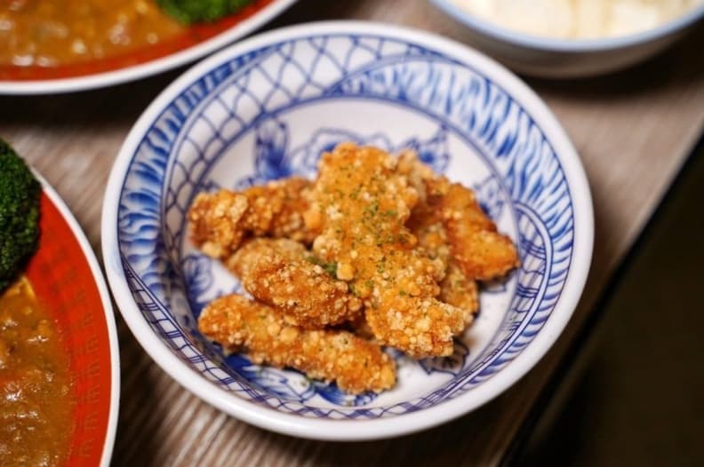 「炸土魠魚」（80元）外皮酥脆，魚肉鮮美無腥味。（圖片來源：阿華田的美食日記）