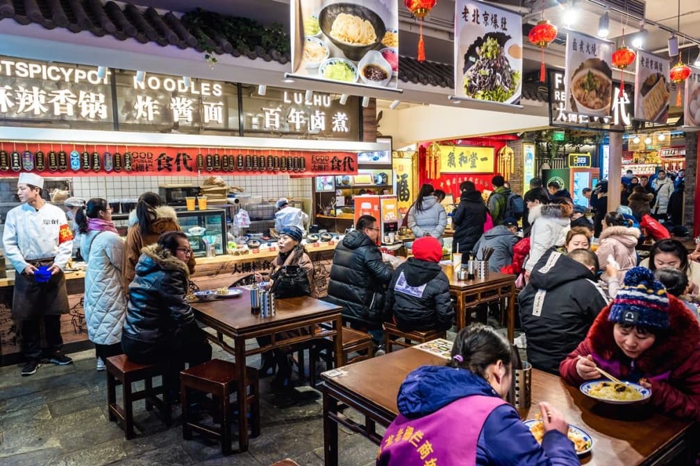為何退休老人喜歡去中國旅遊？過來人點出「２大優勢」：海放很多國家
