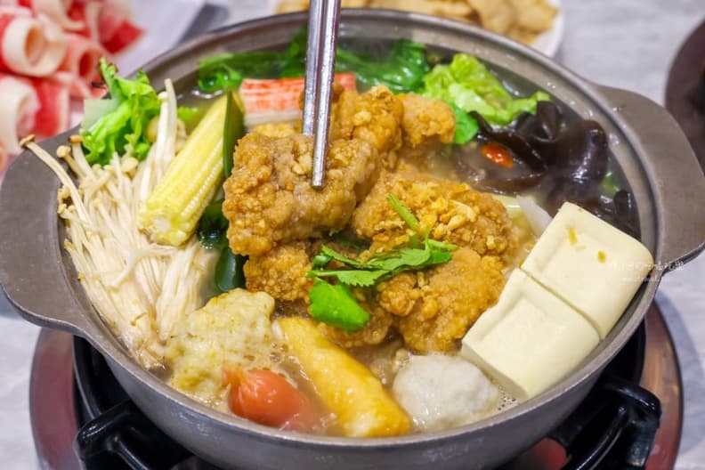 石頭火鍋、海鮮鍋、芋頭排骨酥鍋都有。（圖片來源：陳小可的吃喝玩樂）