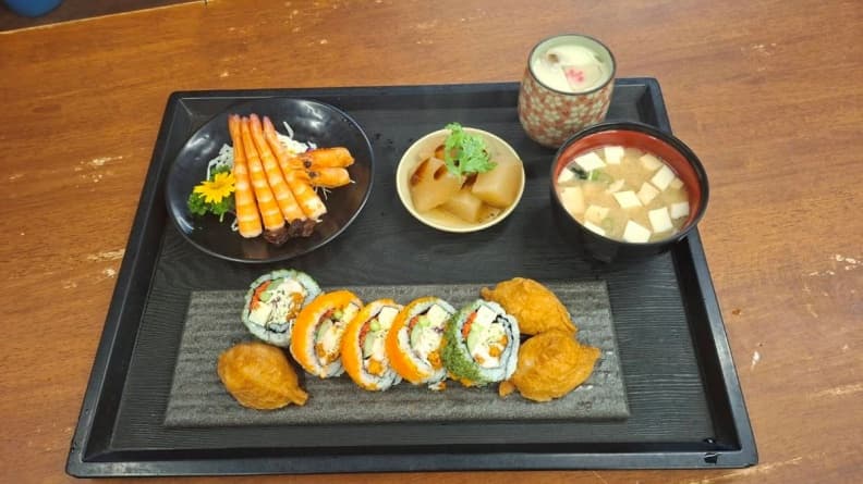 炸物、生魚片通通有。（圖片來源：木野和風）