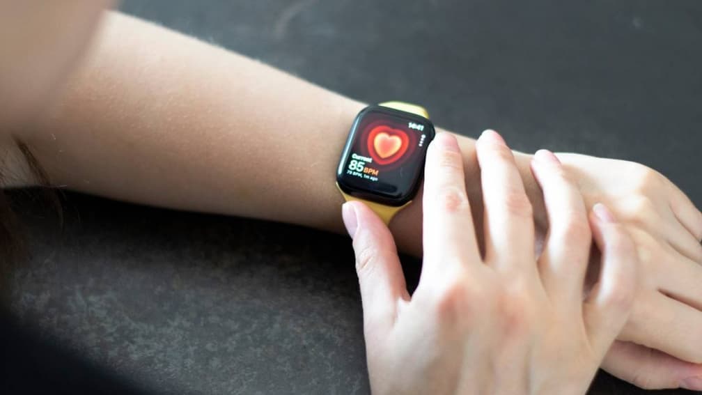 Apple Watch不只能測心率、找手機！果粉大推「１隱藏功能」，出國玩超方便