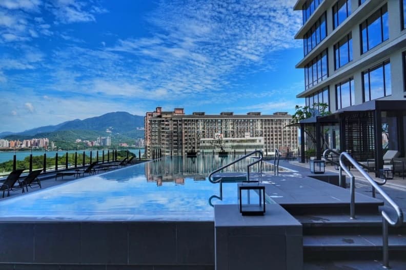 看海住這裡!北海岸住宿5家:泡海洋溫泉、漁港吃海鮮,投票抽環島住1年 【北海岸住宿推薦】八里福朋喜來登酒店