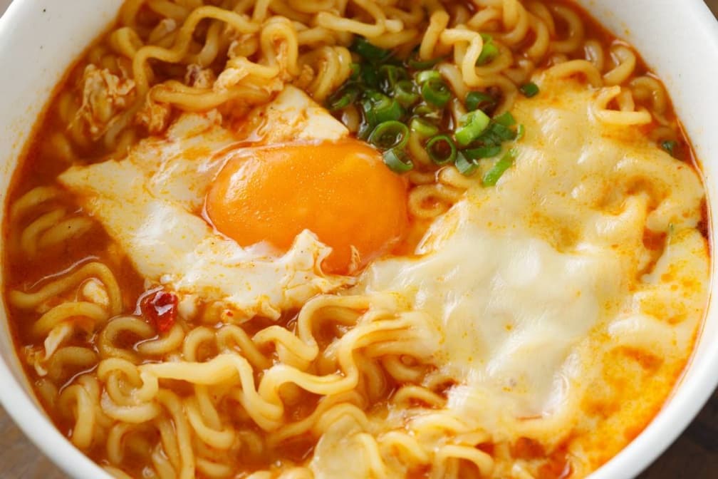每天吃泡麵會怎樣?吃太多會禿頭、變木乃伊?營養師給答案:4招就能健康吃 每天吃泡麵會怎樣?吃太多會禿頭、變木乃伊?營養師給答案:4招就能健康吃