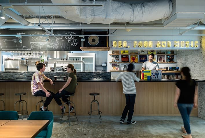 ON THE MARKS川崎(櫃台前).jpg