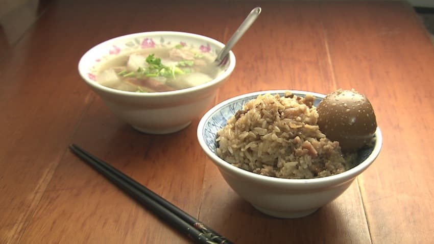 三和市場油飯配滷蛋.jpg