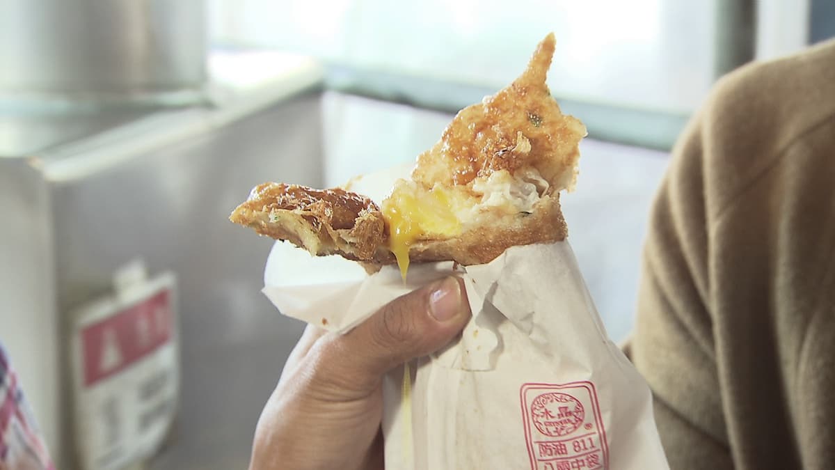 天團成員來也要排隊！ 炸蛋蔥油餅大滿足