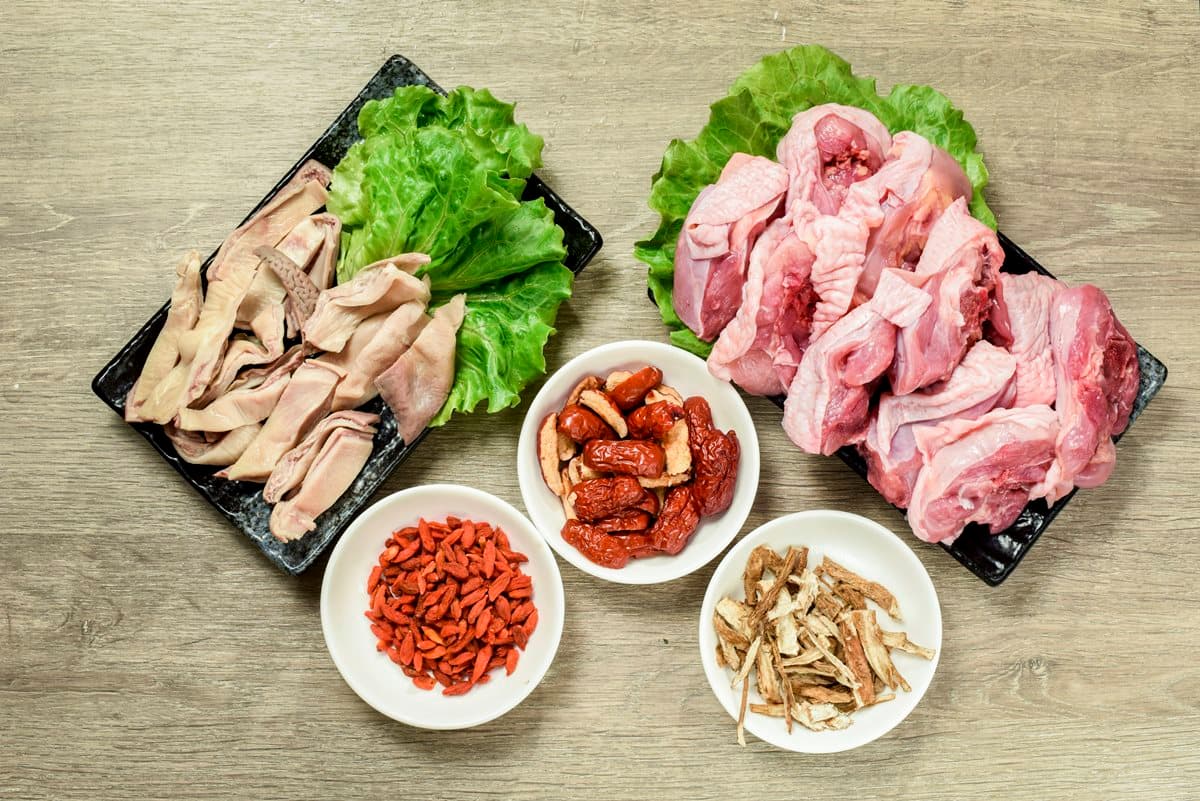 冬天必吃！3家充滿「奇特味」的雞汁火鍋