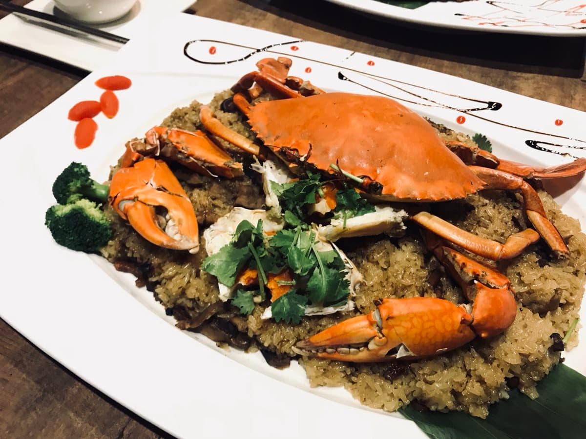是來到水族館嗎？超銷魂水產店「花龍蝦」爆漿上桌