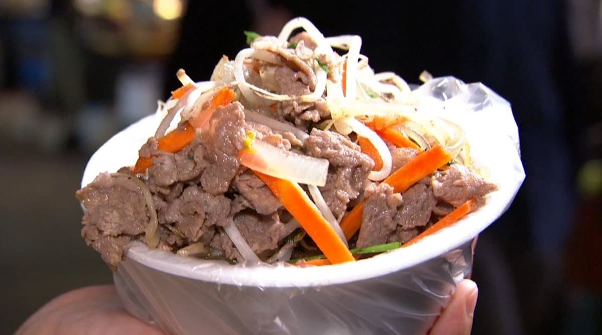 料都滿出來了！ 首爾必吃這款流落民間的帝王小吃