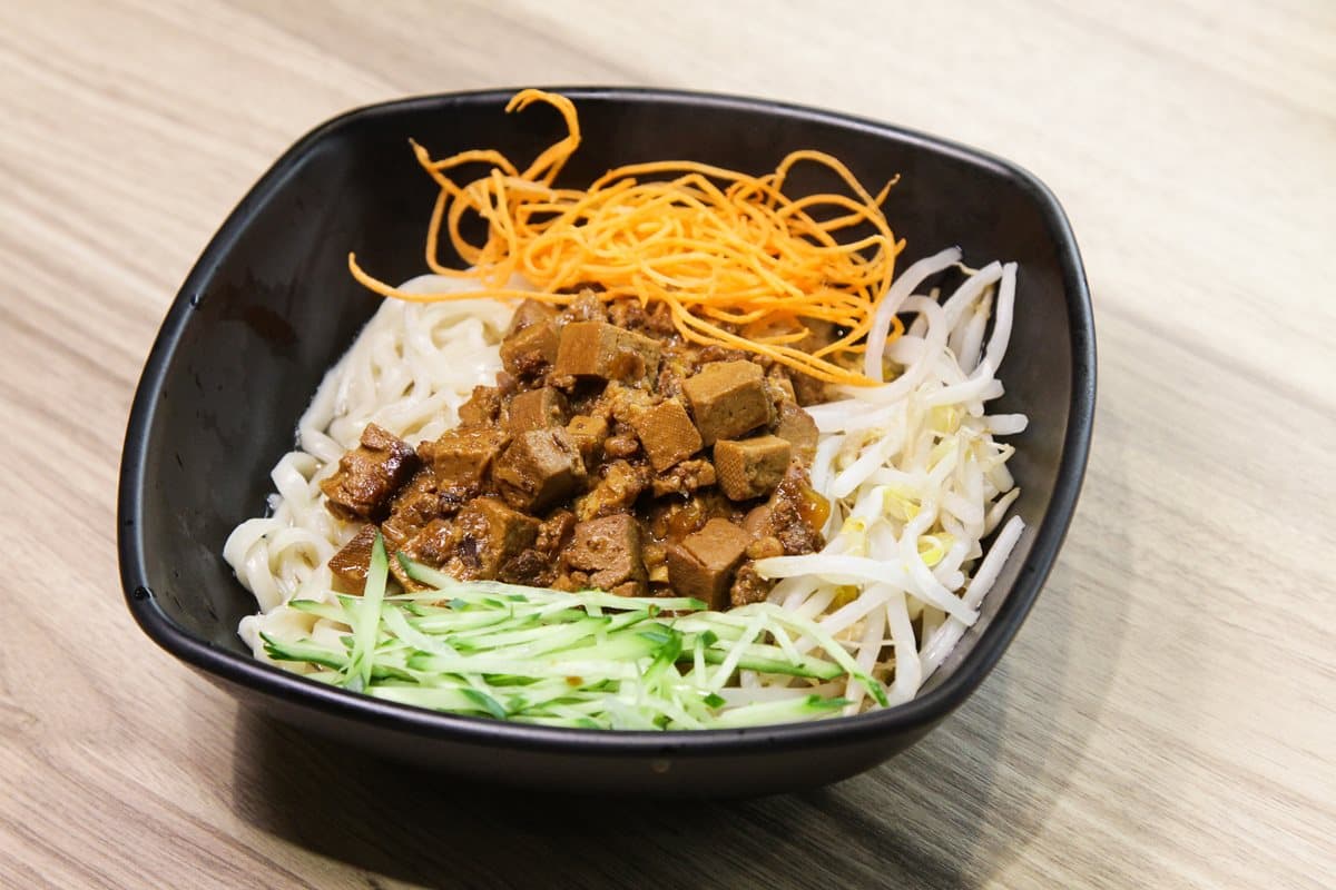 老闆失心瘋！迴轉「麵」店 30餘種菜色199吃到飽