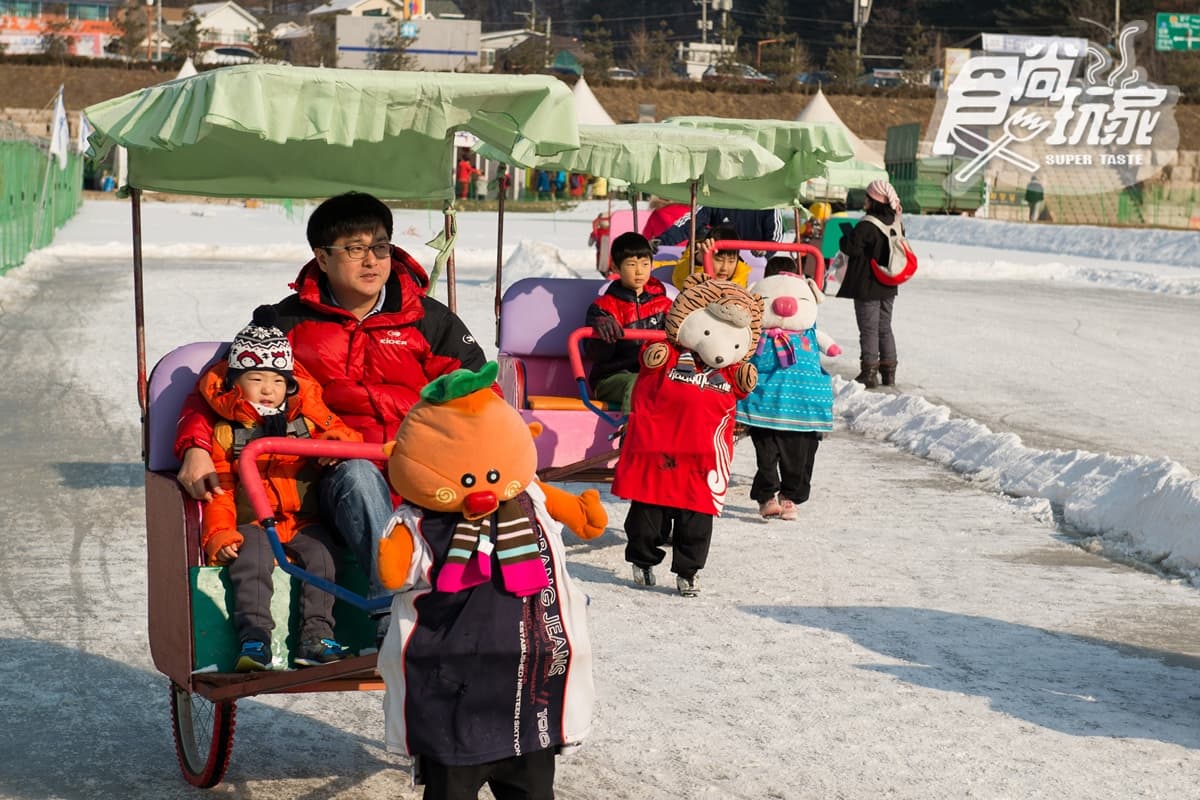 冰上釣魚、徒手抓魚、 堆雪人， 韓國超夯山川魚慶典