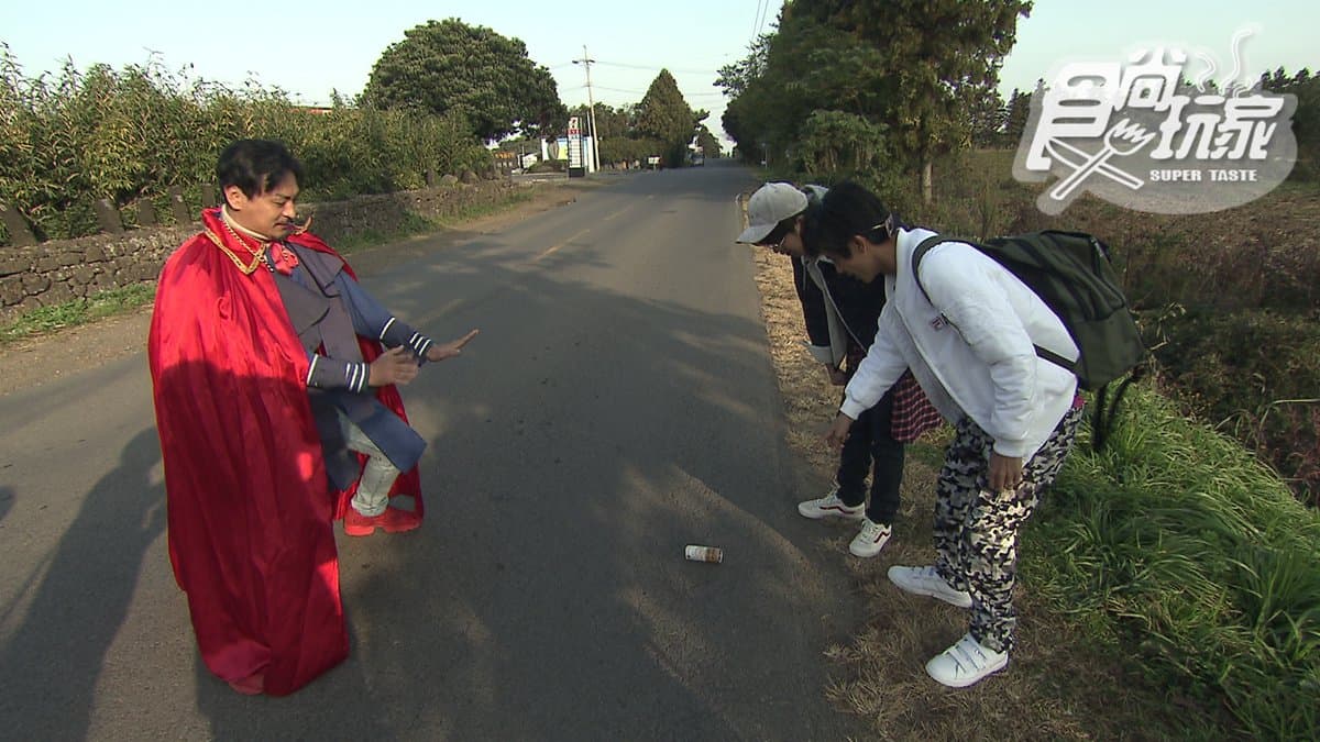 神奇公路！車子自己滑上坡？