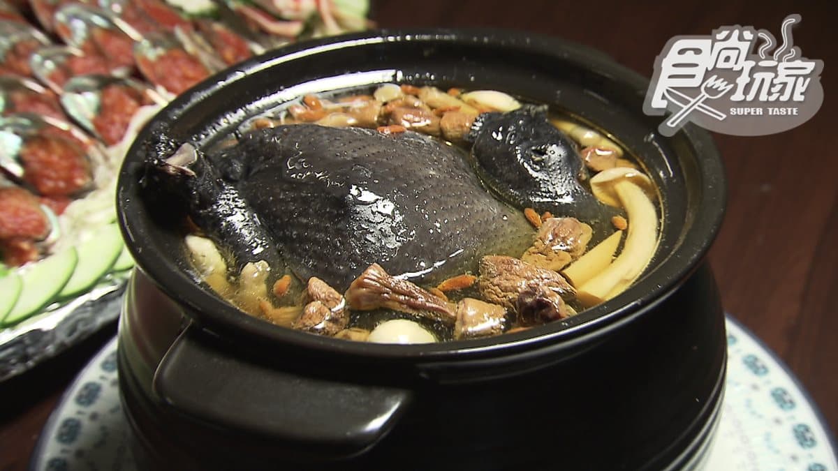 海陸痛風大拼盤 肥美蟹肉讓你無法一手掌握