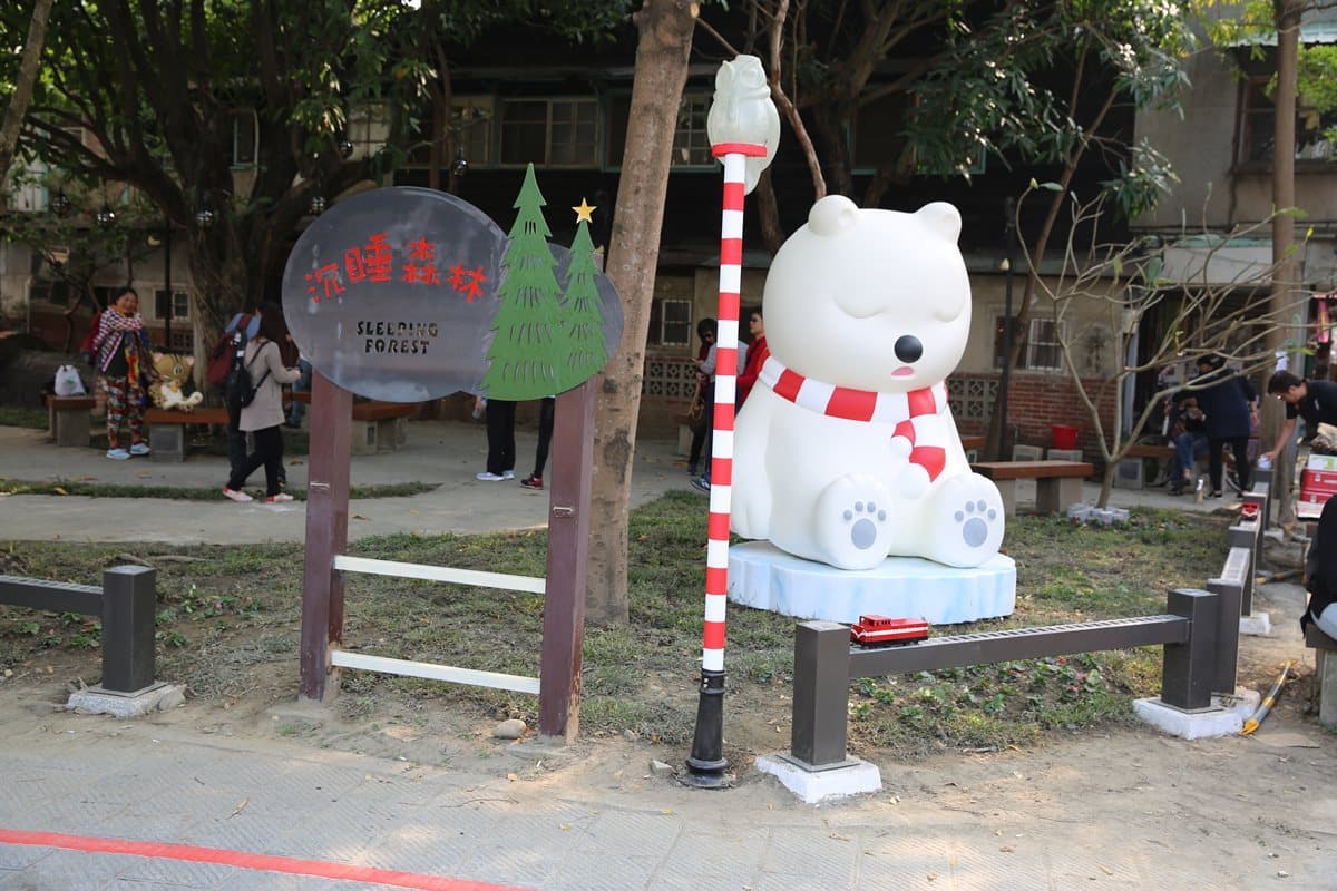 打卡新景點！沉睡動物陪你在公園打嗑睡
