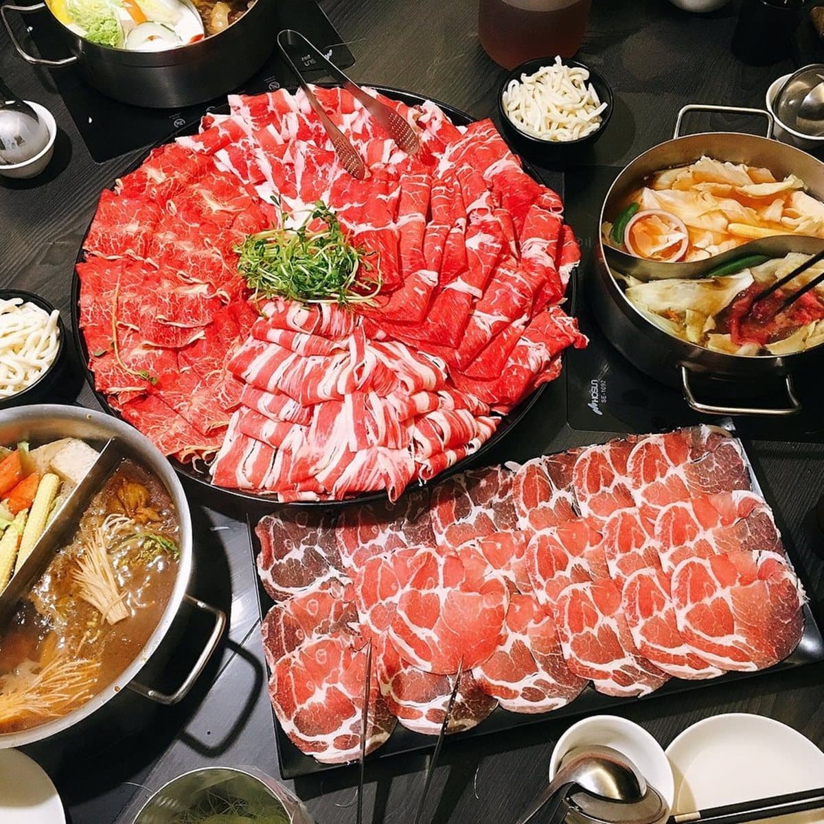 火鍋控必吃！北中南9家高CP值：399吃到飽、牛肉拼盤100盎司、小卷奶香鍋鋪金箔