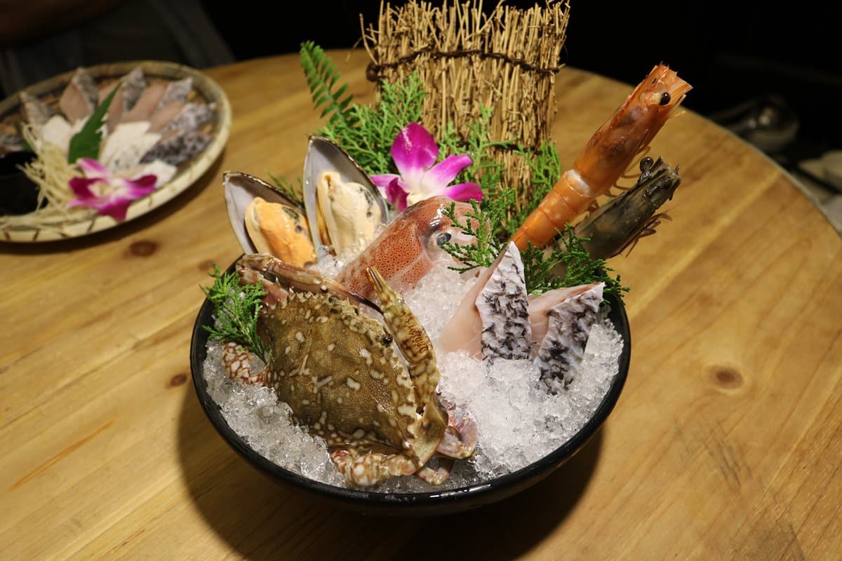 火鍋控必吃！北中南9家高CP值：399吃到飽、牛肉拼盤100盎司、小卷奶香鍋鋪金箔