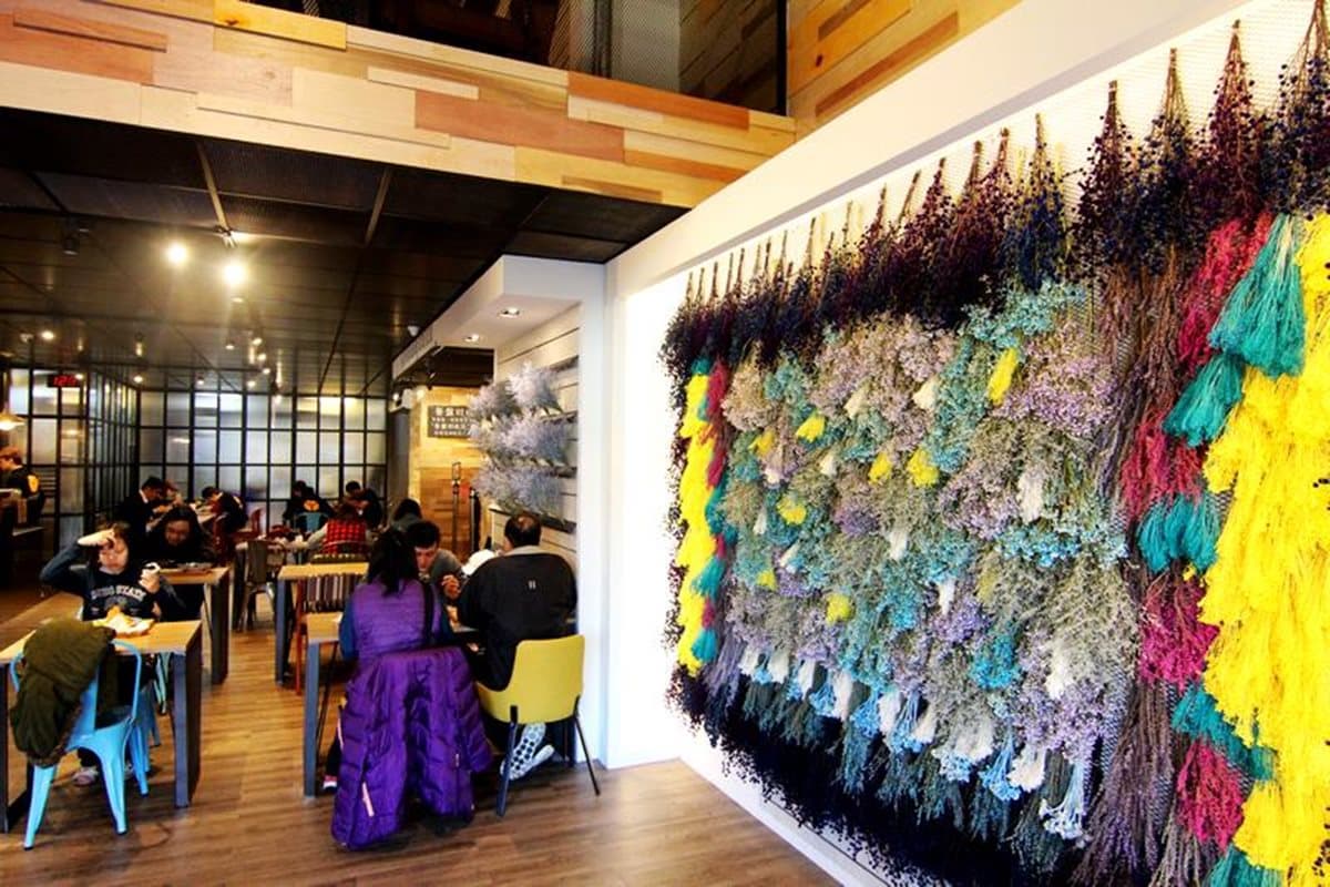 【新開店】地表最「時尚」便當店！花牆、工業風讓網美狂拍