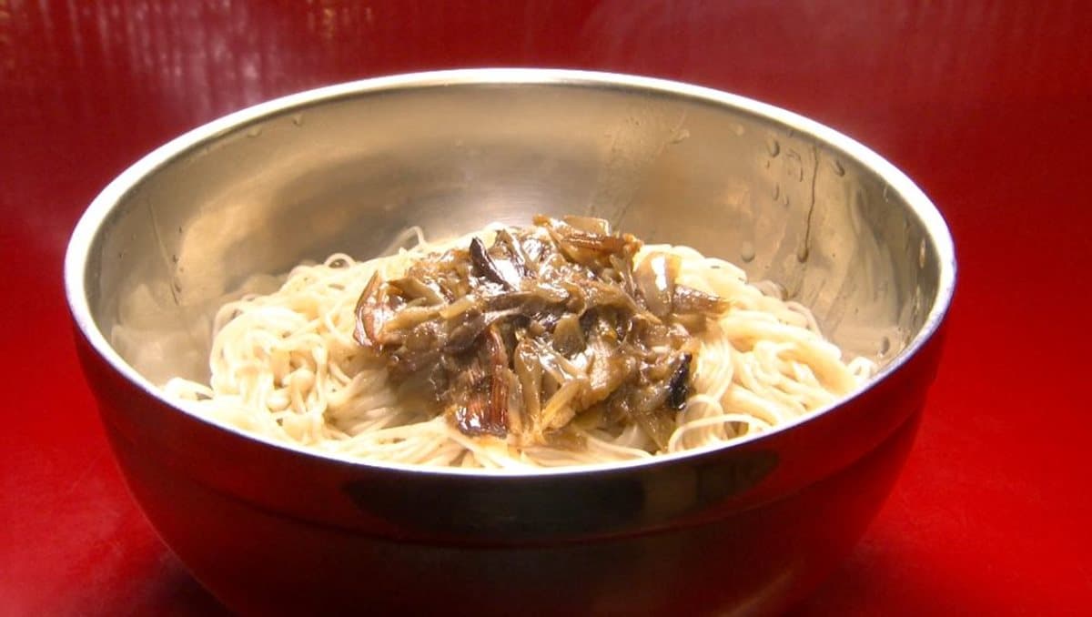  夜市飄出麻油雞香，這一味讓人凍抹條