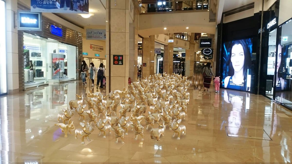 法鬥迷集合！限量101隻「狗來旺」現身快閃